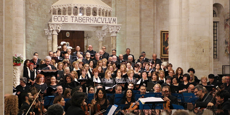 Ruvo Coro Festival: sul sagrato della Cattedrale il Concerto per pianoforte e orchestra K 488 di Mozart