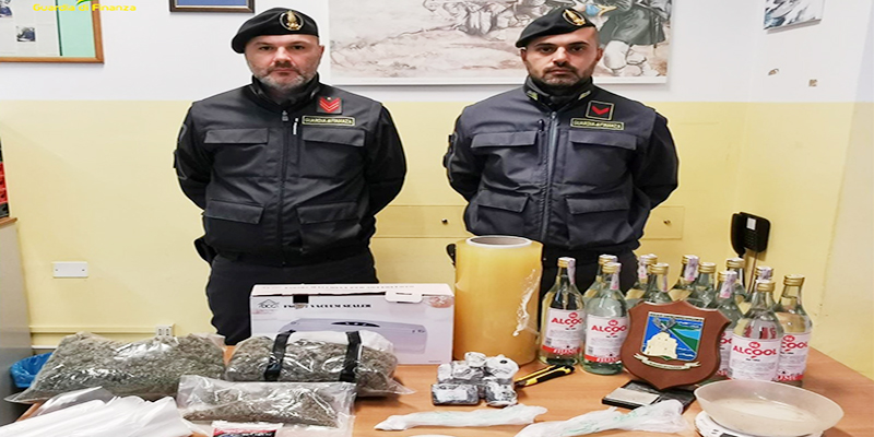 GdF: scoperto un bazar della droga. Sequestrati oltre 2 kg. di sostanze stupefacenti. Arrestato il responsabile