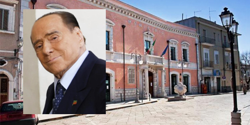 Apricena, la prima città in Italia a intitolare una via al presidente Silvio Berlusconi