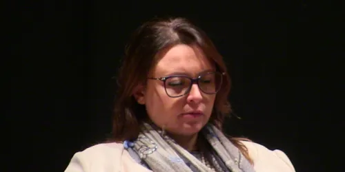 Fuori l'assessora Maria Barbaro, dentro la moglie del consigliere Davide Colucci